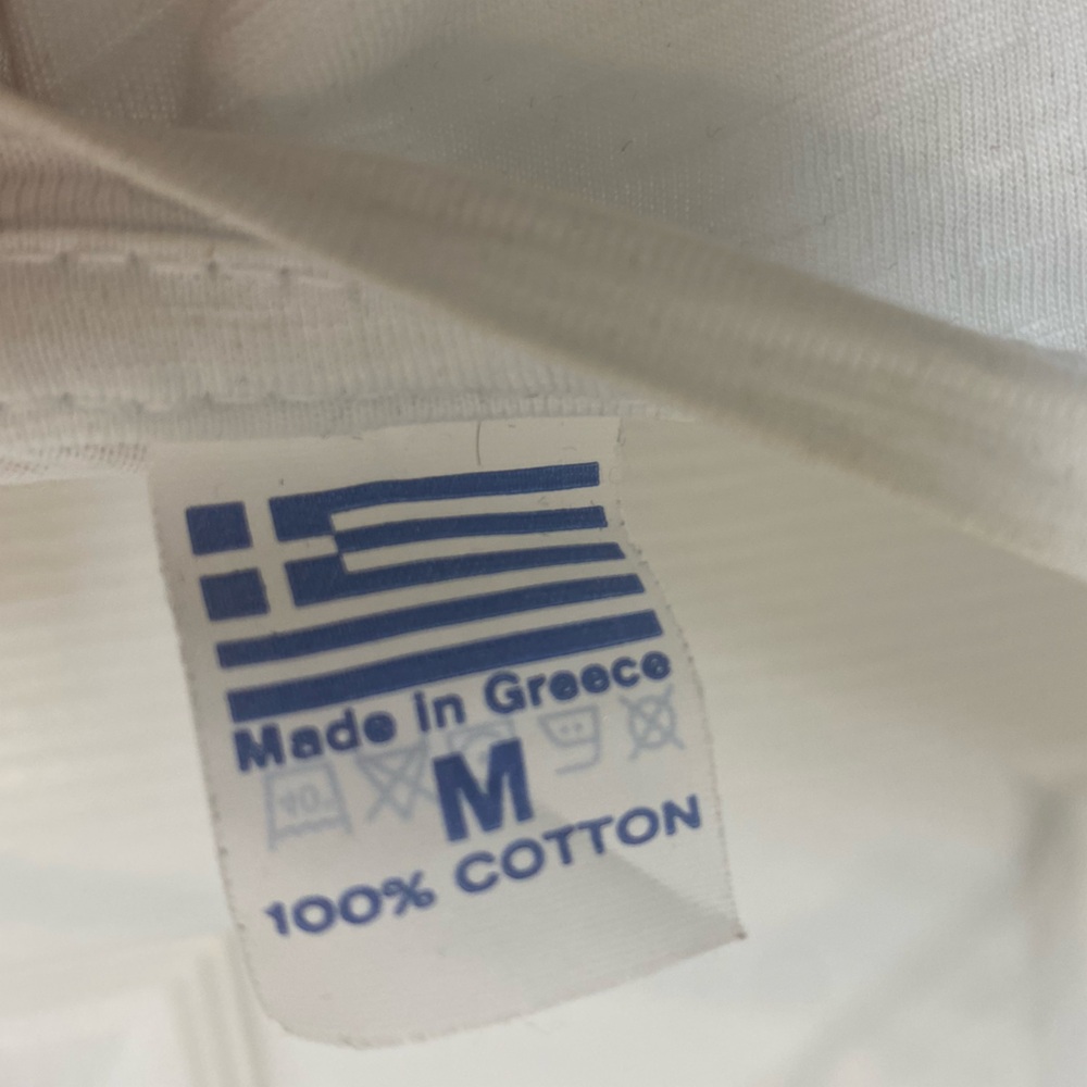 Medium Shirt straight from Mykonos🩵 Perfect for manifesting a trip to Greece😌